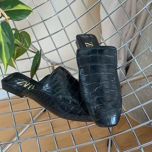 NWOT Black Patent Alligator Slides (brand new)